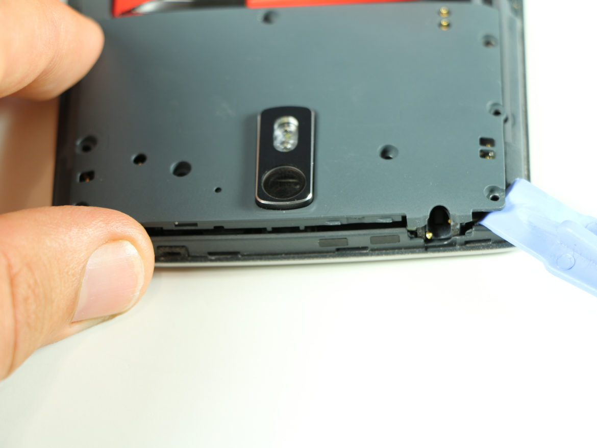 OnePlus One Battery Replacement - Remove Motherboard Cover