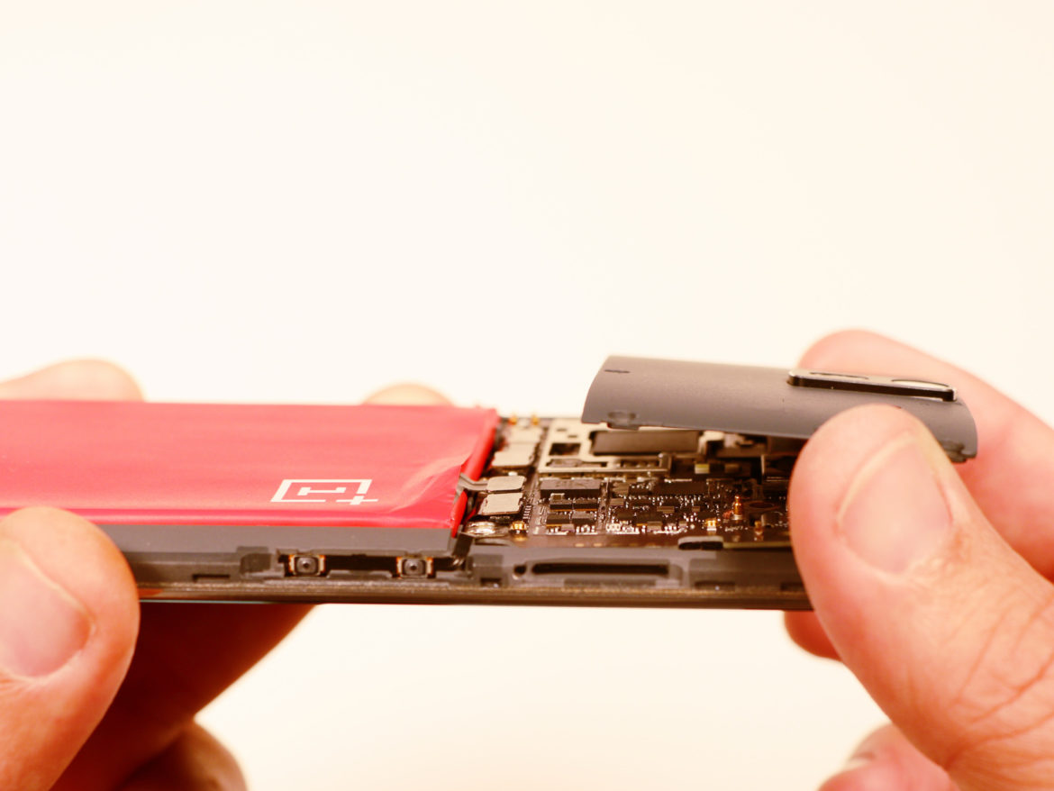 Replace OnePlus One Battery - Exposed Motherboard